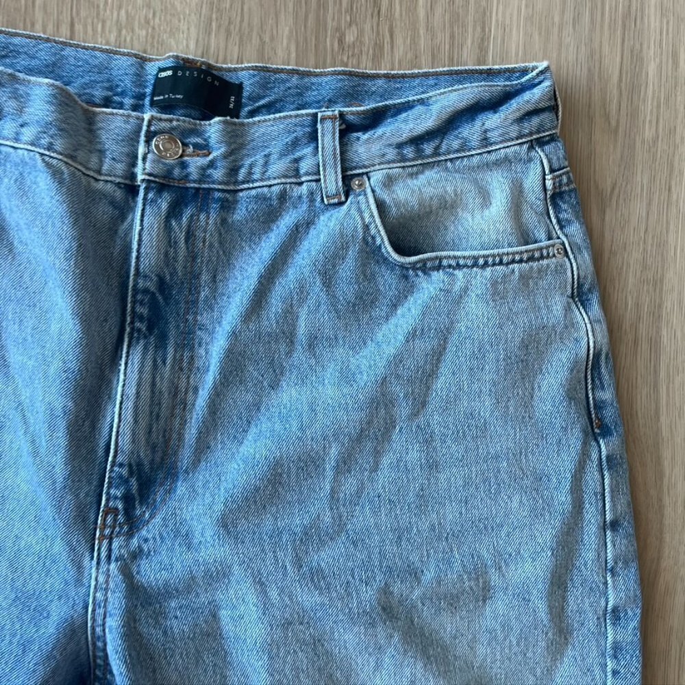 ** ASOS Design Light Wash High Rise Tapered Leg Mom Jeans raw hem 36x32 - Picture 8 of 10